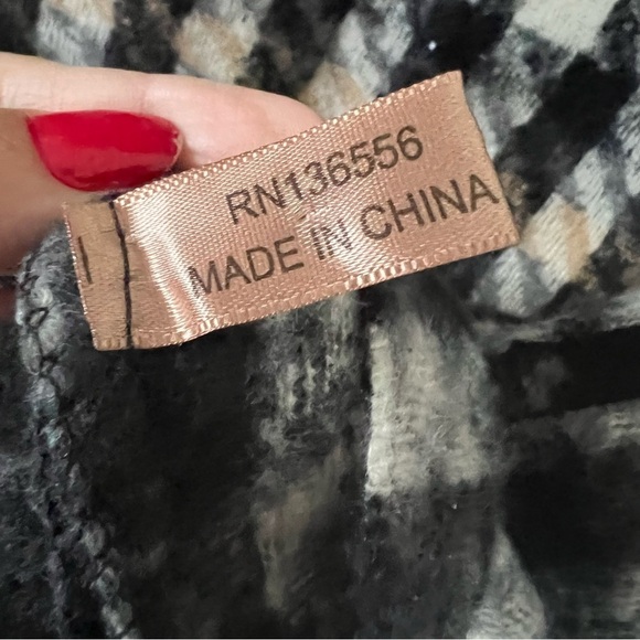 Houndstooth Poncho Shawl - Picture 5 of 6